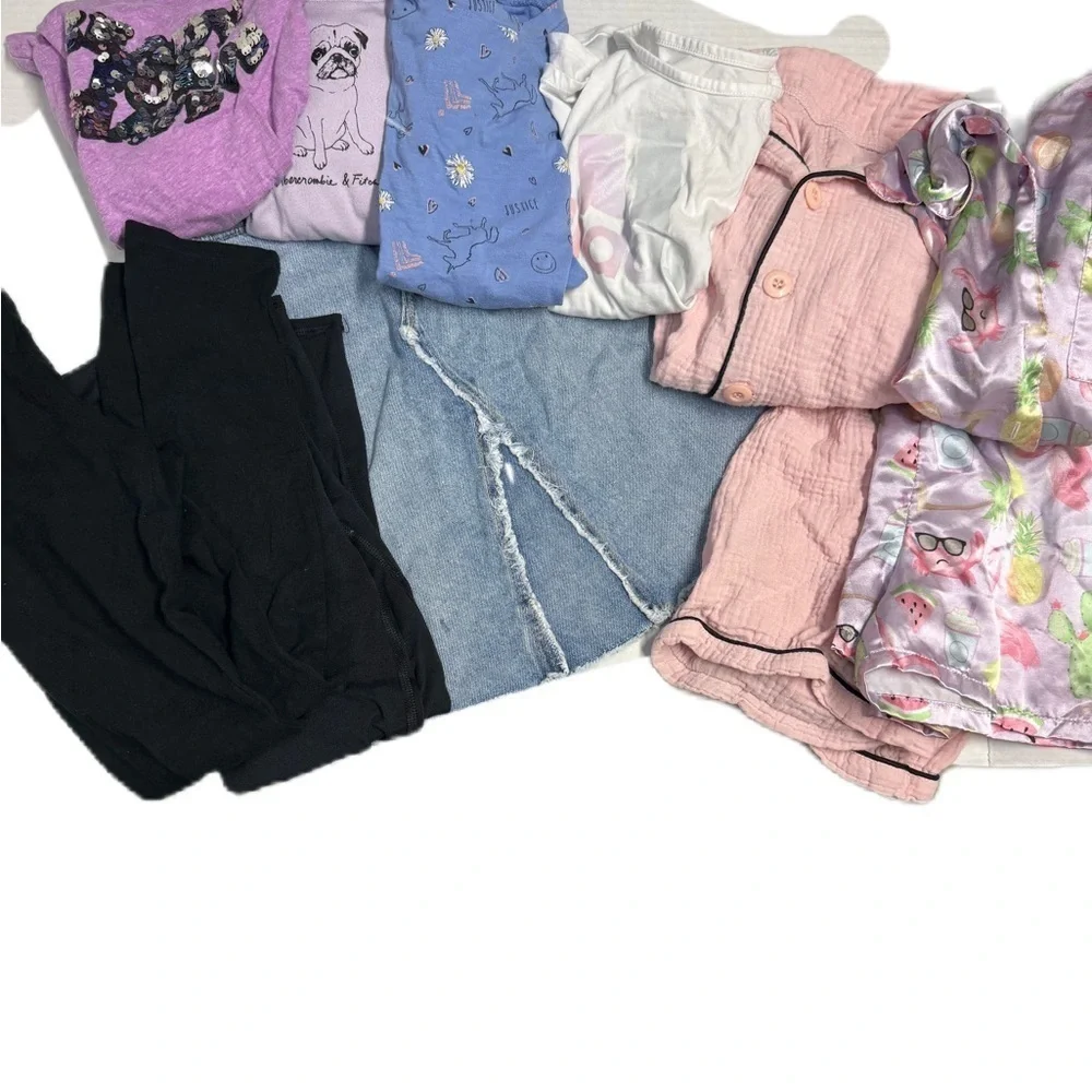 Girls sz 4/5/6 Assorted Clothing Bundle pjs, tshirts, Denim Skirt, leggings